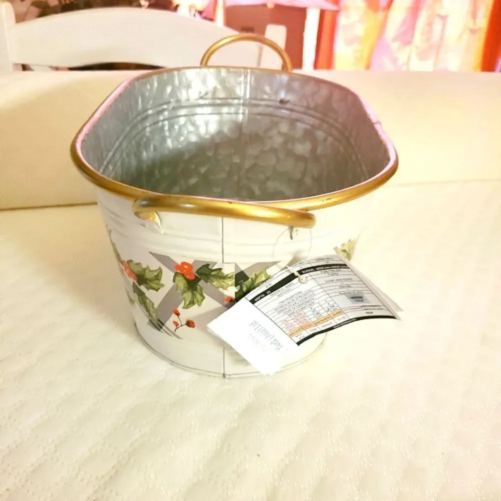 Ashland White Christmas Galvanized Tub